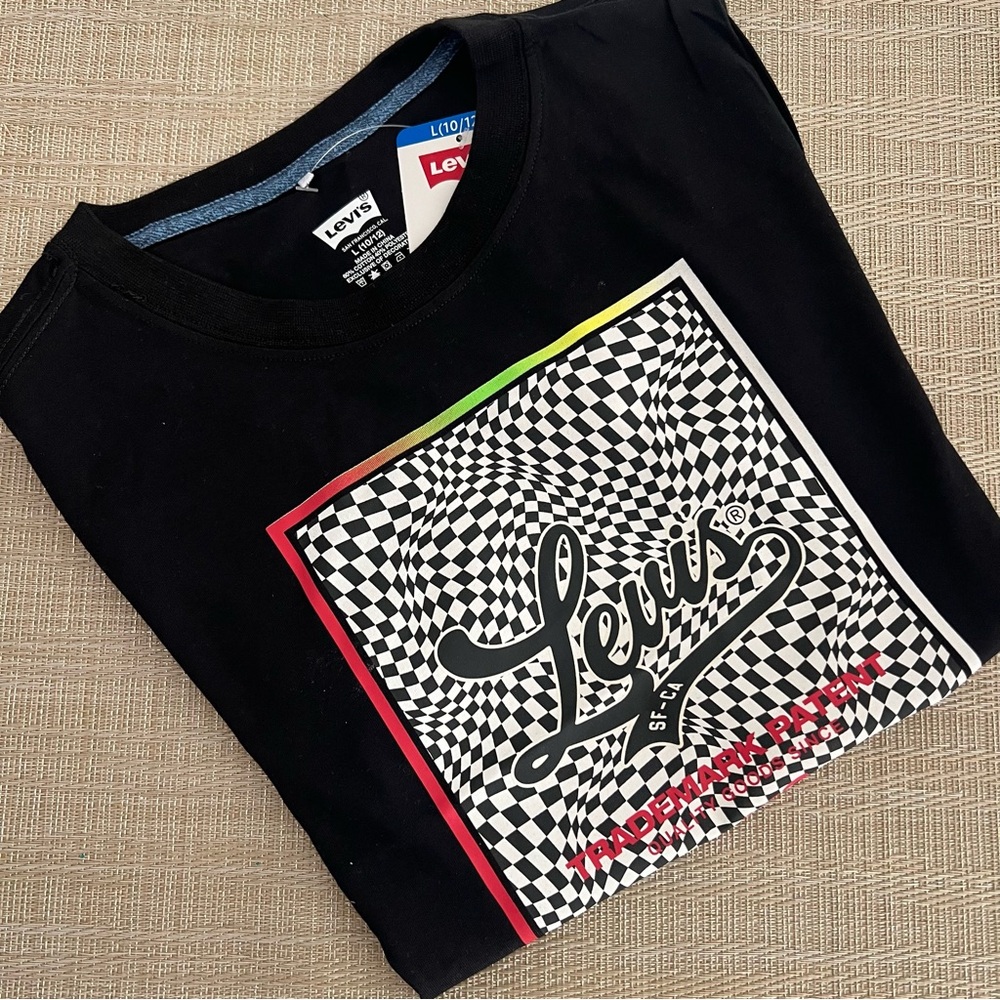 New LEVI’S Tee Checkered Print
